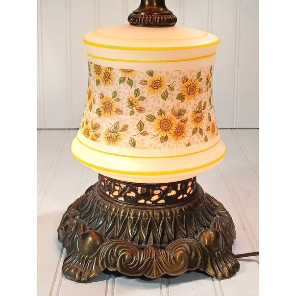 Gone With The Wind Amber Hobnail Glass Daisy 3 Way Electric Hurricane Table Lamp - Picture 3 of 9